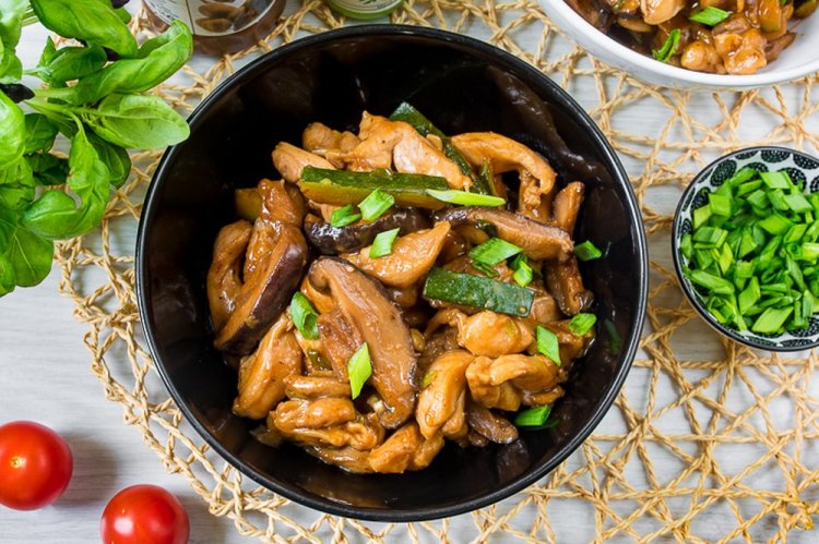 Chicken with Zucchini and Shiitake in Peanut Sauce