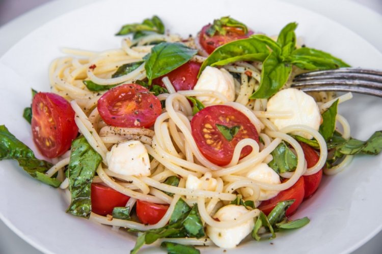 Pasta with Feta Cheese and Tomatoes