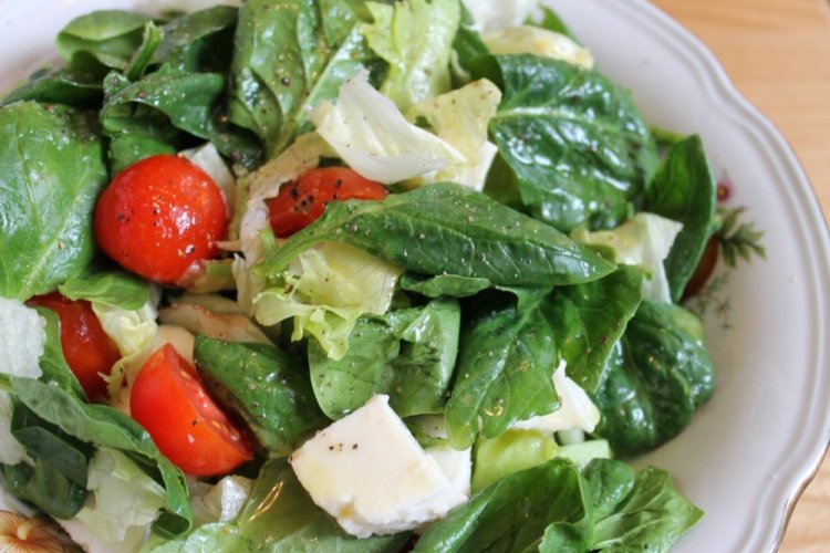 Salad with Spinach and Feta Cheese