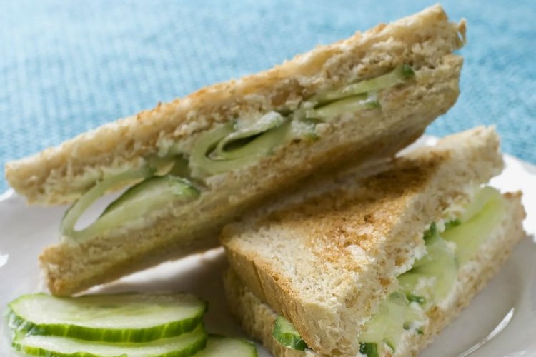 Sandwiches with Feta Cheese and Cucumbers