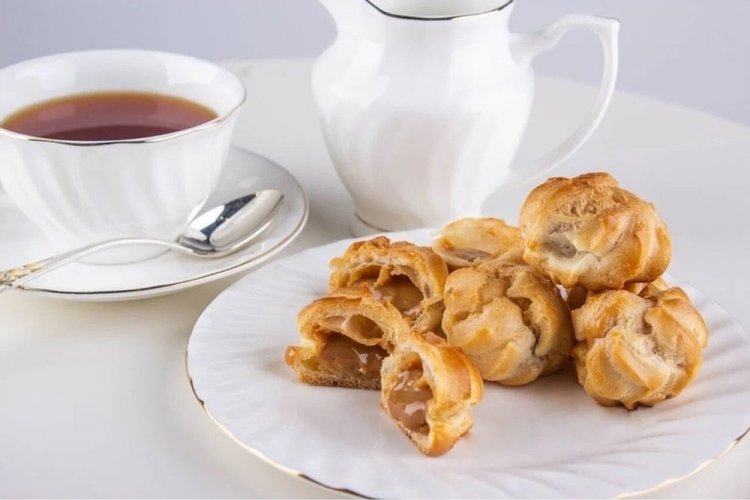 Oatmeal Profiteroles with Boiled Condensed Milk
