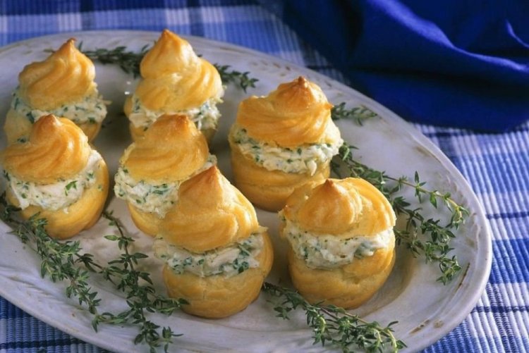 Profiteroles with Cottage Cheese and Herbs