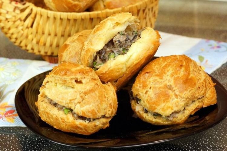 Profiteroles with Meat