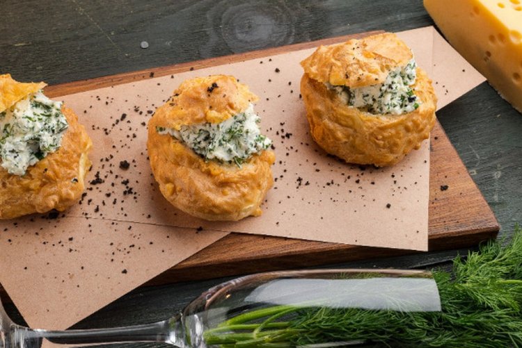 Profiteroles with Spinach and Processed Cheese