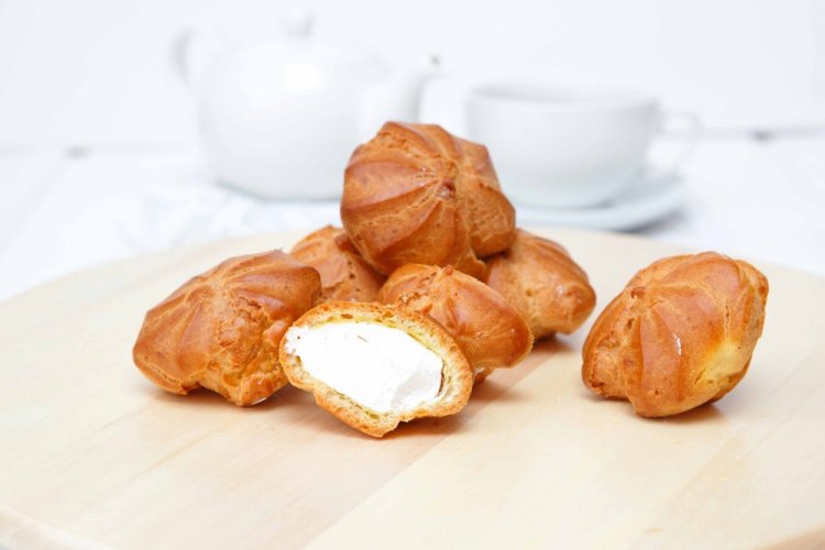 Profiteroles with Cream Cheese Filling