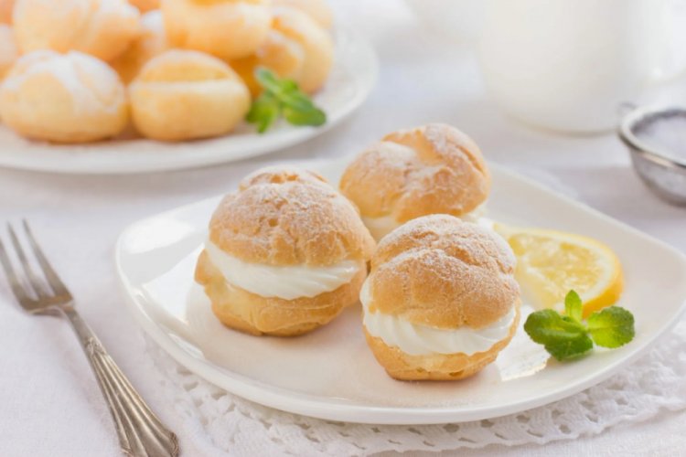 Profiteroles with Cottage Cheese and Mascarpone