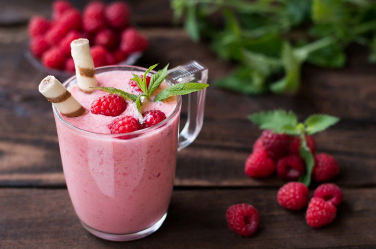 Milkshake with Berries and Honey