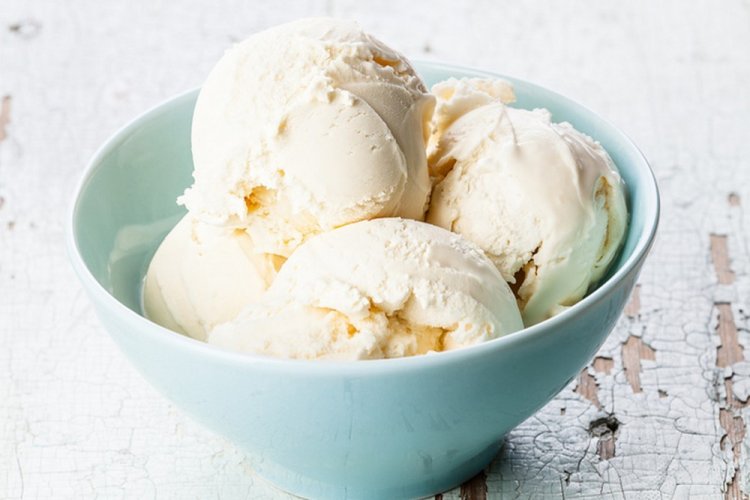 Milk Ice Cream with Egg Yolks