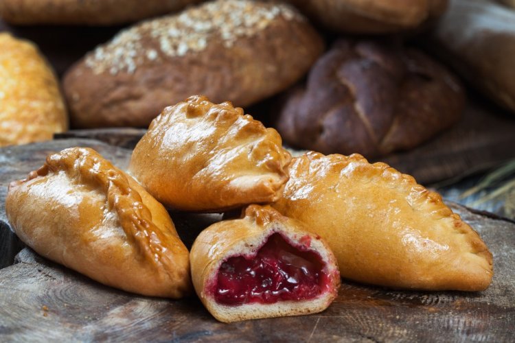 Yeast Dough Pies with Cherries