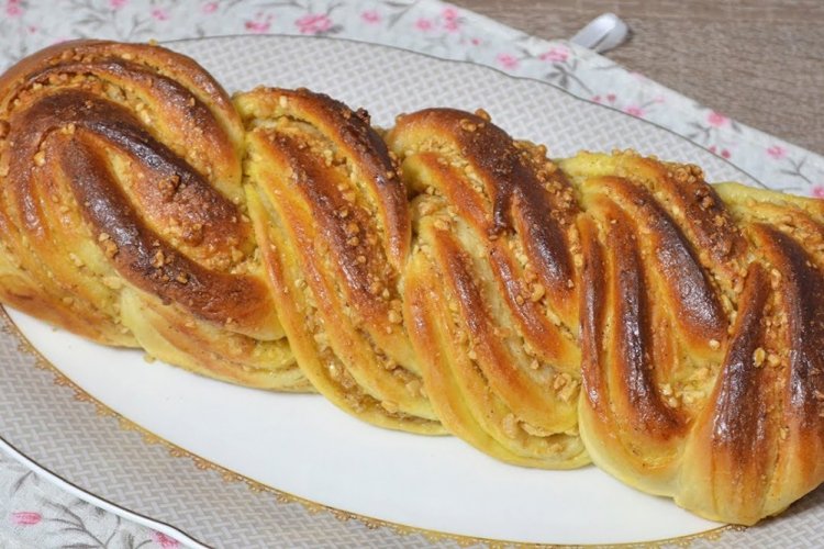 Braids with Nuts from Yeast Dough