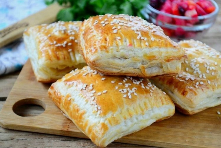 Yeast Puff Pastries with Cheese