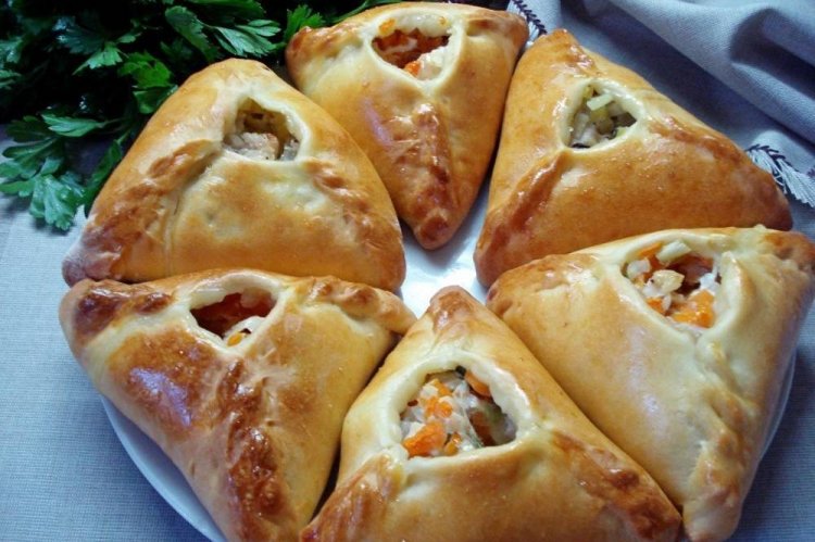 Echpochmak from Yeast Dough with Meat