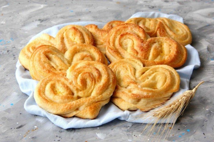 Sweet Buns (Plyushki) from Yeast Dough with Sugar