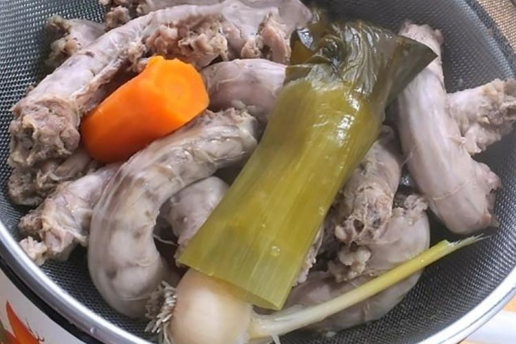 Boiled Chicken Necks