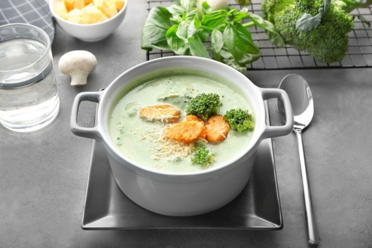 Cream Soup with Broccoli and Cream Cheese