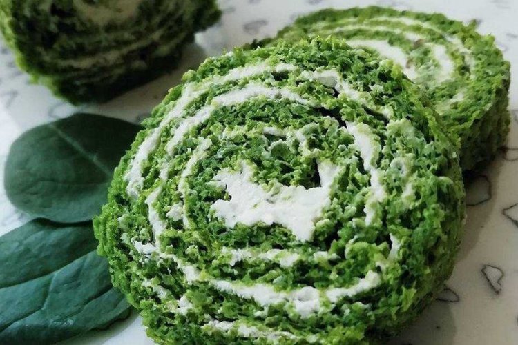 Spinach Roll with Cream Cheese
