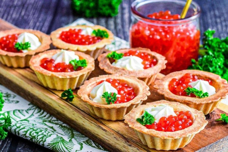 Tartlets with Cream Cheese and Red Caviar