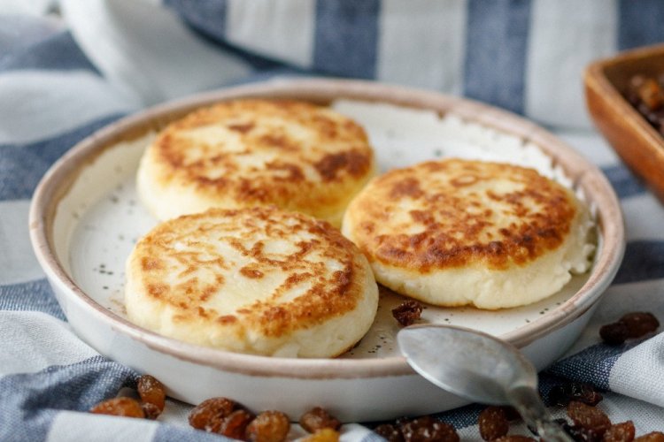 Syrniki (Cheese Pancakes) with Cream Cheese