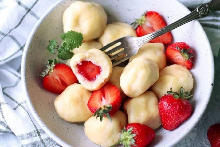 Lazy Strawberry Vareniki
