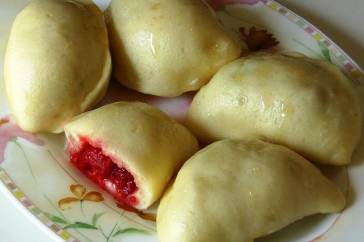 Yeast Strawberry Vareniki