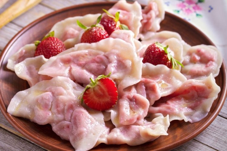 Strawberry and Cottage Cheese Vareniki