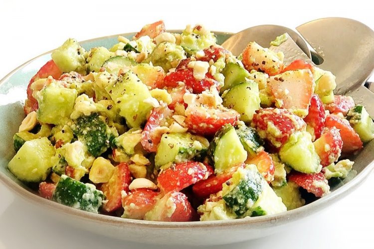 Ensalada de fresas y verduras