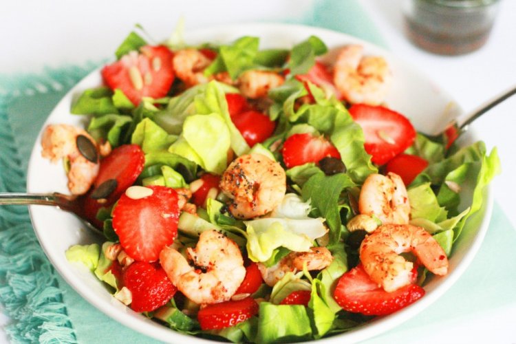 Ensalada de gambas y fresas