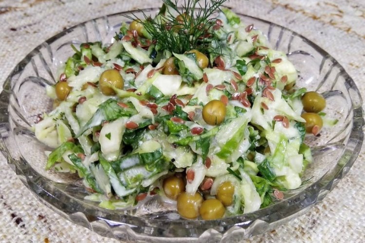 Young Cabbage Salad with Green Peas