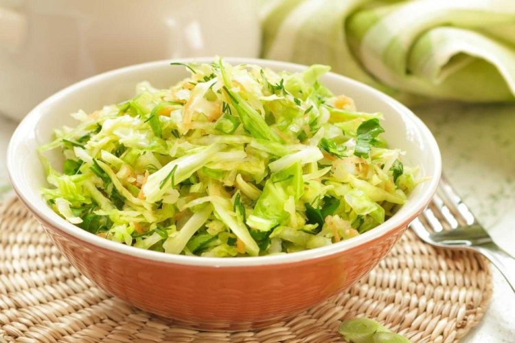 Young Cabbage Salad with Apples