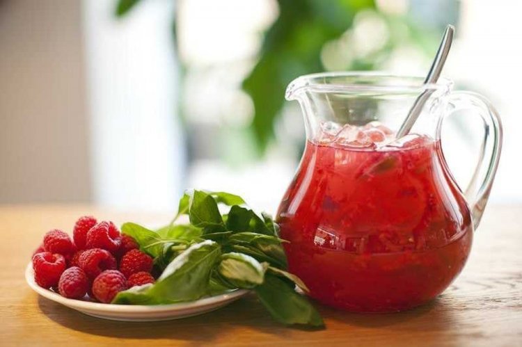 Basil and Raspberry Lemonade