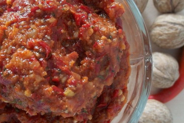 Adjika with Apples and Walnuts
