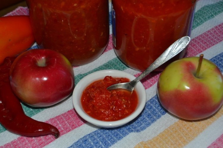 Spicy Adjika with Apples without Vinegar