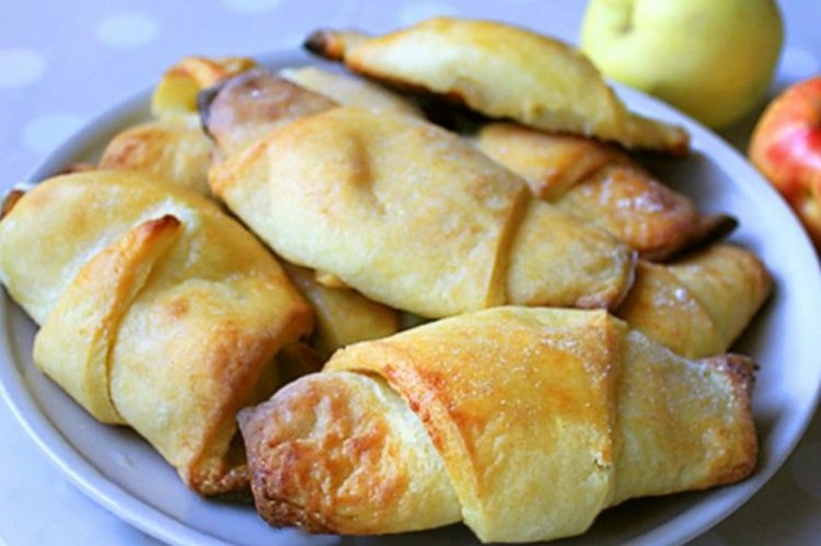 Croissants de requesón con manzanas