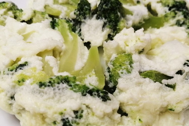 Egg White Omelet with Broccoli