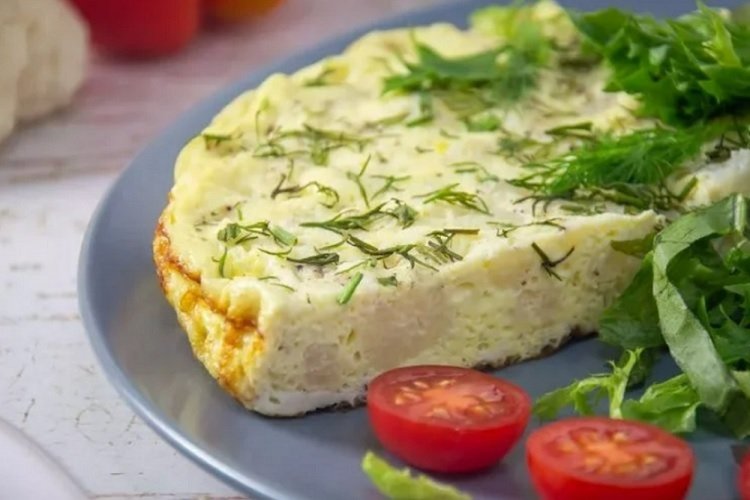 Egg White Omelet with Cauliflower