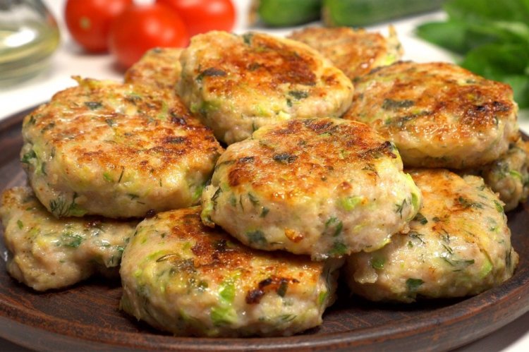 Albóndigas de pollo con calabacín y patata