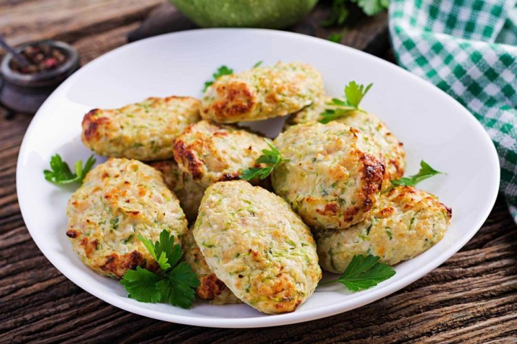 Albóndigas de pollo con calabacín al horno