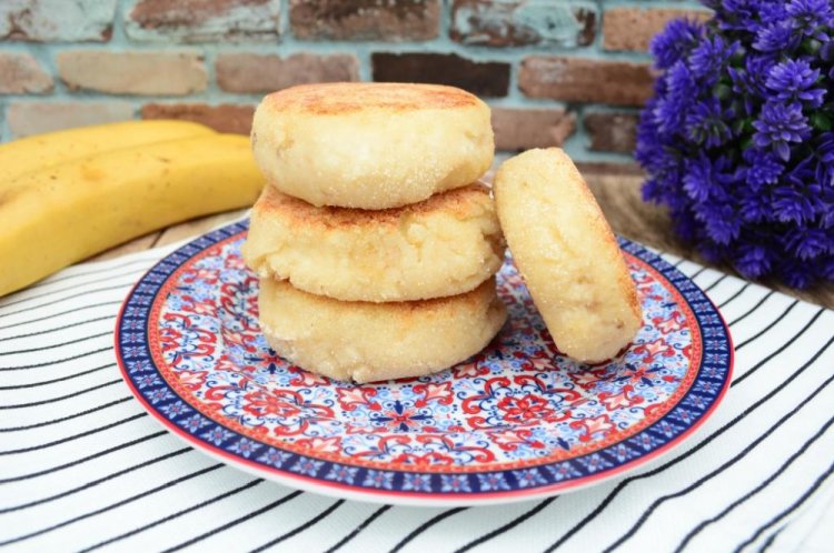 Banana and Semolina Syrniki