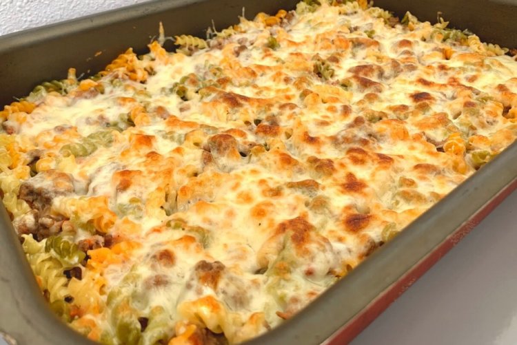 Pasta con carne picada y nata al horno