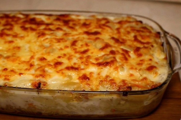Pasta con carne picada y salsa bechamel al horno