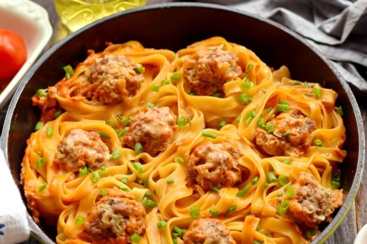 Nidos de pasta con carne picada al horno