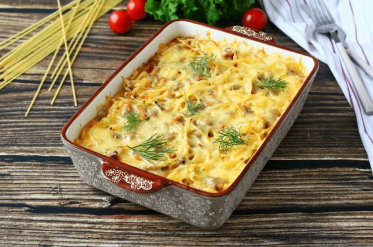Espaguetis con carne picada al horno
