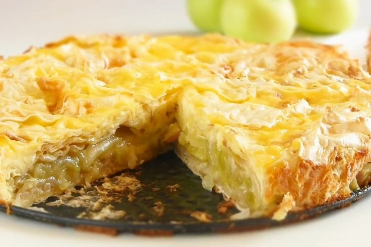 Lavash Pie with Cottage Cheese, Carrots, and Apple