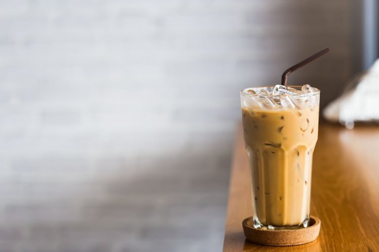 Iced latte con nata