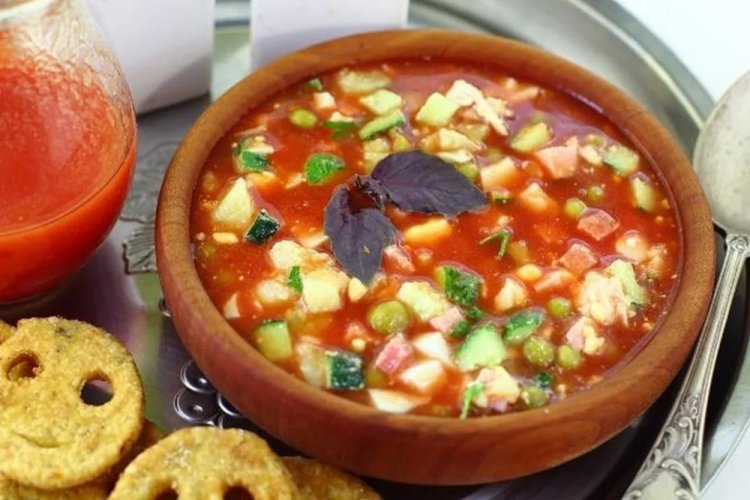 Aderezo de zumo de tomate para okroshka