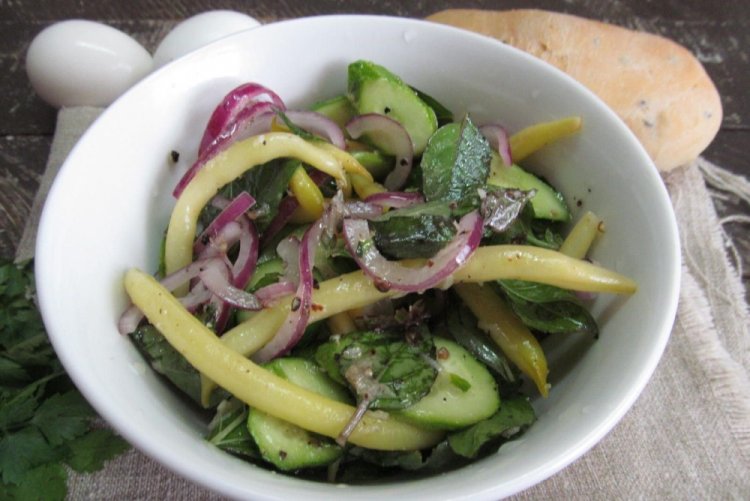 Ensalada de pepinos y judías verdes para pescado