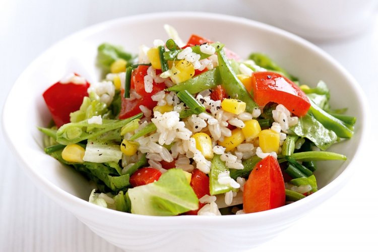 Ensalada verde con arroz