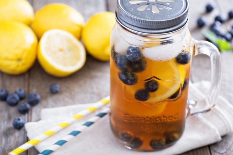 Iced Black Tea with Blueberries and Lemon