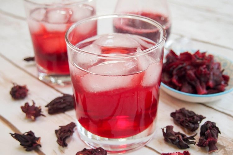 Iced Hibiscus Tea with Apple Juice