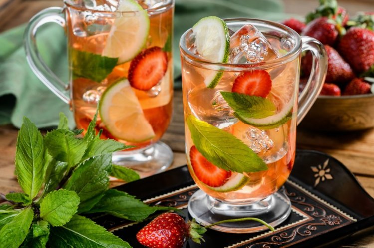 Iced Green Tea with Strawberries